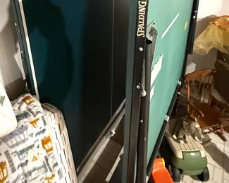 Ping pong table hardly used! Comes with paddles, net etc 