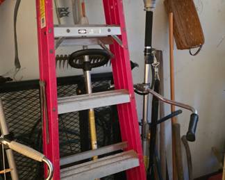 6' Fiberglass step ladder