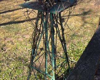Metal garden windmill, TLC condition but all parts included.