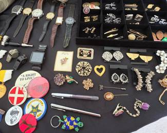 Fashion Earrings & Button Pins