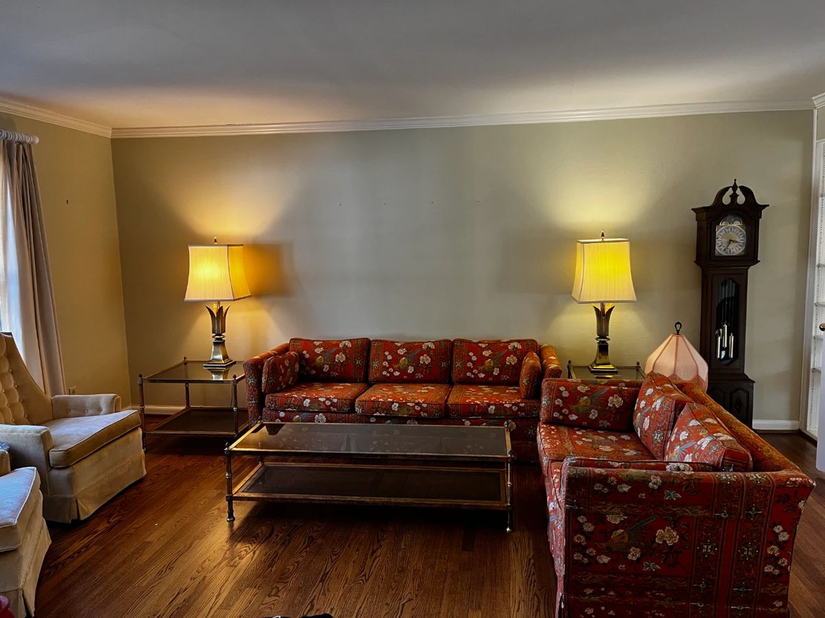 
#1	William Alan Inc asian style sofa with 8 pillows red cotton 90 wide 	 $80.00 
#2	William Alan Inc asian style sofa with 6pillows red cotton 60 wide wide 	 $60.00 
#3	metal and wicker /glass coffee table 20x60x16	 $75.00 
