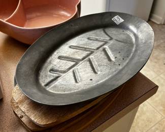 #93	Fajita/Steak Plates w/ Wood Base Set of 4	 $20.00 
