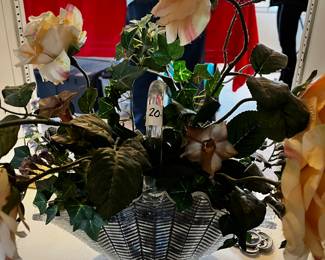 #127	Crystal Glass Basket	 $20.00 
