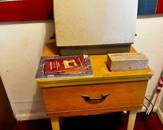 #80	Singer Metal Fashion Mate Model 237 in Cabinet	 $50.00 
