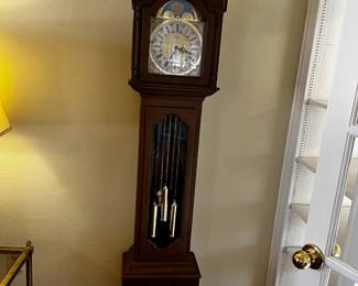 #7	Spartus Grandmother Clock w/weights and pendulum - 15x8x73 - (not wood but wood-look Plastic - electric	 $50.00 
