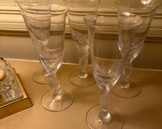 Faberge Kissing Dove Champagnes
