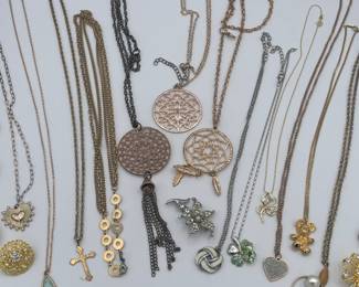 FASHION JEWELRY NECKLACES