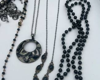 FASHION JEWELRY BEADED NECKLACES