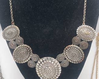 FASHION JEWELRY NECKLACES