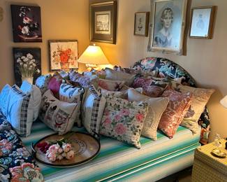 PILLOWS AND MORW PILLOWS!   Mostly Holiday Pillows.     The bed is a full bed… mattress was encased.  