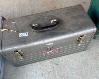 CRAFTSMAN METAL TOOLBOX W CONTENTS
