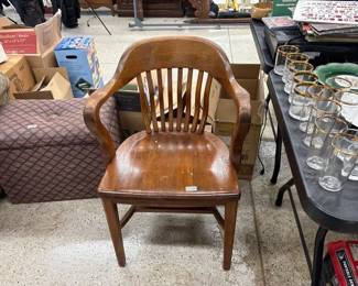VINTAGE CHAIR