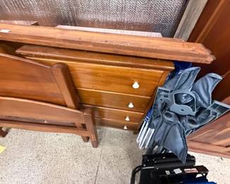 2 CHESTS AND TWIN BED