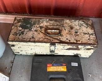 TAP DIE SET  METAL TOOL BOX W TOOLS