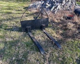 SKID STEER PALLET FORKS