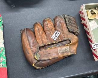 ANTIQUE BASEBALL GLOVE