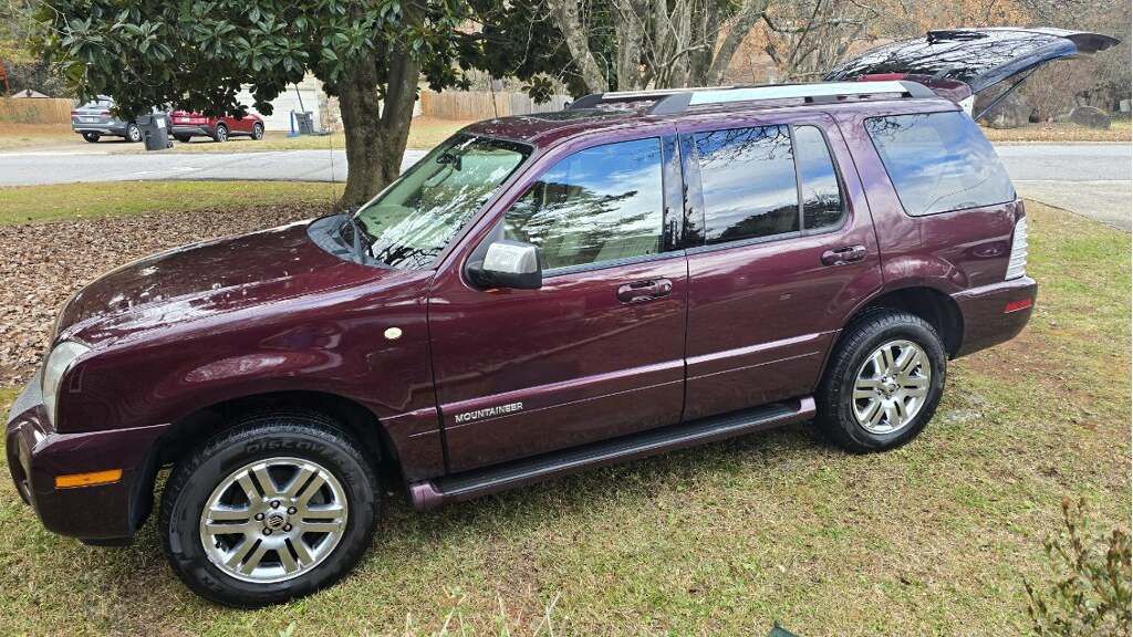 2007 Mercury Mountaineer, 2 wheel drive, new rebuilt transmission in 2020, approx 104k miles