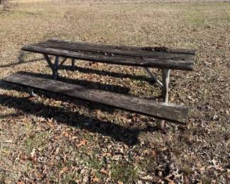 PICNIC TABLE