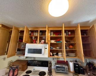 CONTENTS OF KITCHEN CABINETS