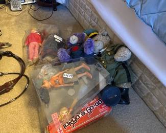 LOT OF TEDDY BEARS AND DOLLS