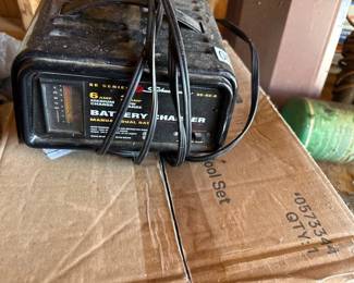 BATTERY CHARGER