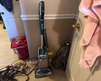 SHARK VACCUM