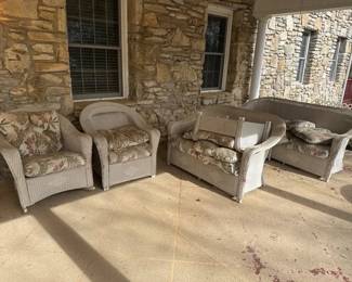 WICKER PATIO FURNITURE SET