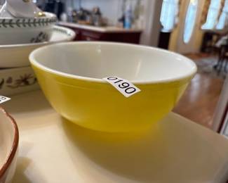 VINTAGE YELLOW PYREX BOWL