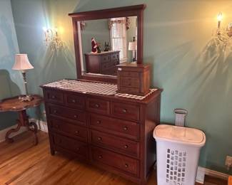 DRESSER W MIRROR