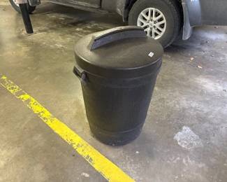 PLASTIC TRASH CAN