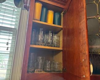 LOT OF DRINKING GLASSES
