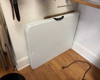 6 FOLDING TABLE