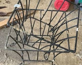 2 METAL PLANT HOLDERS