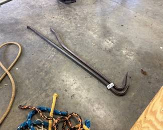 2 METAL CROWBARS