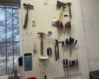 LOT SCREW DRIVERS , HAMMERS , ETC