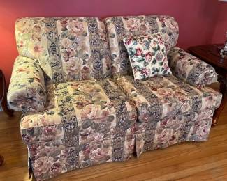 CRAFTSMASTER LOVESEAT