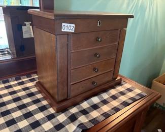 SMALL WOODEN JEWELRY BOX