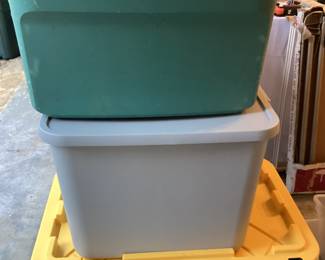 Lots of totes in many sizes