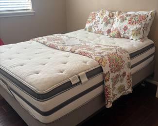 Queen Mattress Tempur Pedic with adjustable Platform 