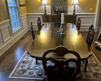 Dining room table, 2 middle leaves, six chairs.