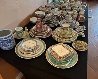 Collection of Chinese Porcelain Dinnerware and Decorative Items, including Famille Rose and Blue and White