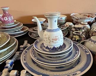 Assorted Chinese Export Porcelain Tea Set and Dinnerware second image