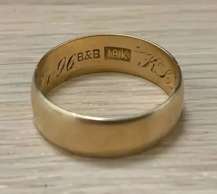 SH562V18 K Gold Band