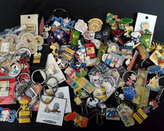 SH290Peanuts Pins, Keychain Mystery Lot