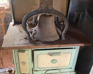 Hardwick Enamel and Cast-Iron Stove for Restoration