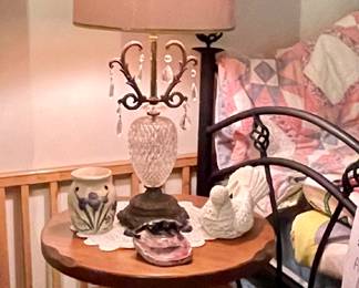 ROUND END TABLE, LAMP