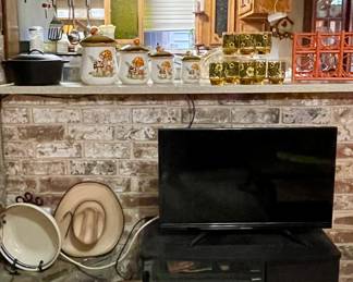 TELEVISION, COWBOY HAT