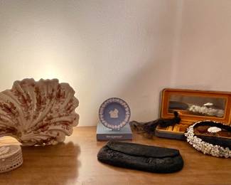 SHELL TV LAMP, VINTAGE HAT