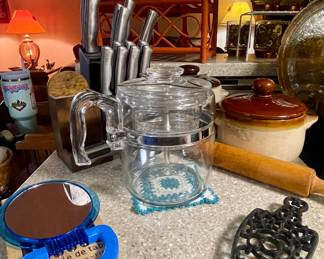 PYREX GLASS COFFEE POT, KNIFE SET, BAMBOO WINE RACK
