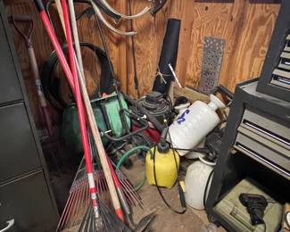 YARD IMPLEMENTS, SPRAYERS